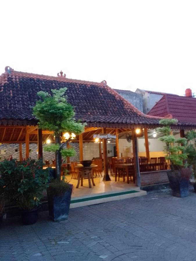Cabin Hotel Sutomo Yogyakarta Exterior photo