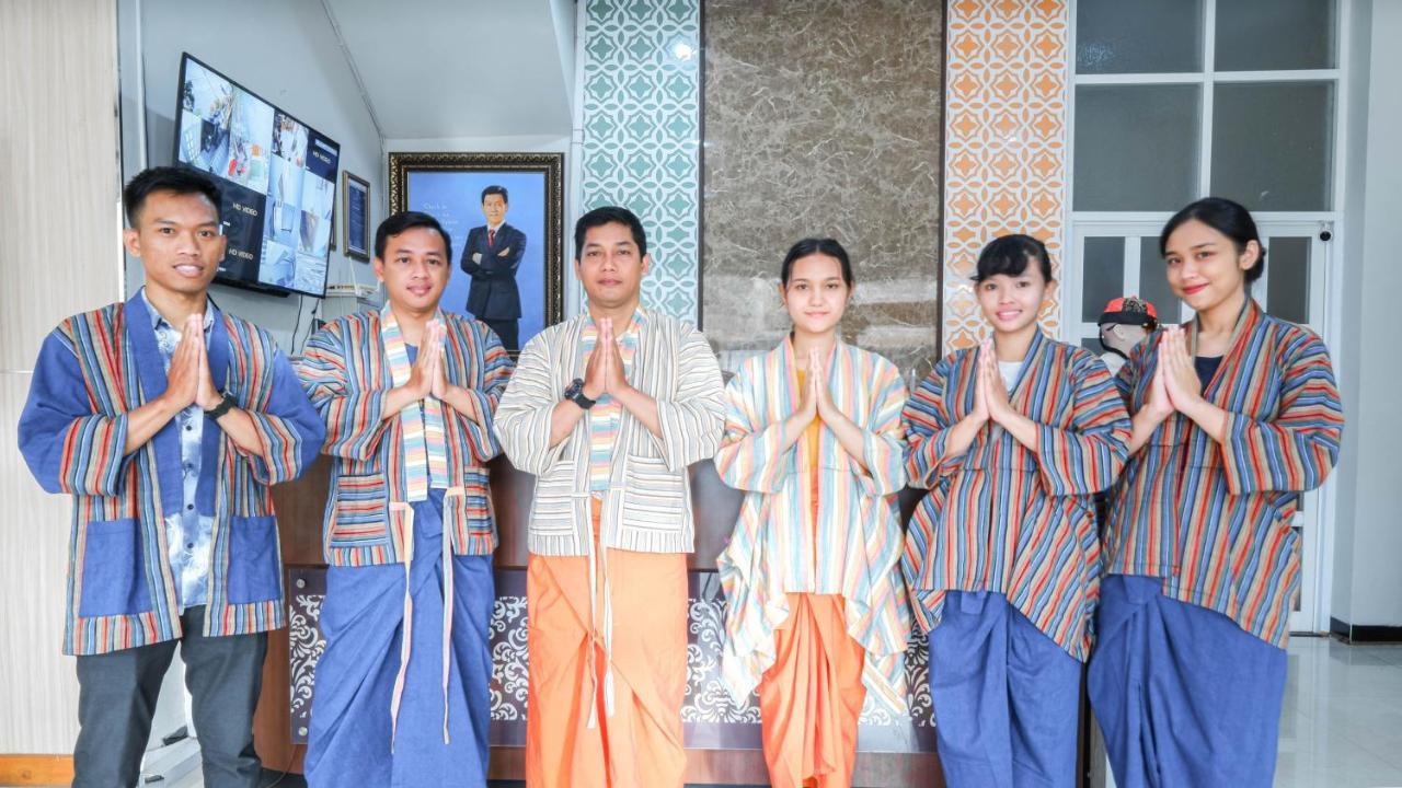 Cabin Hotel Sutomo Yogyakarta Exterior photo
