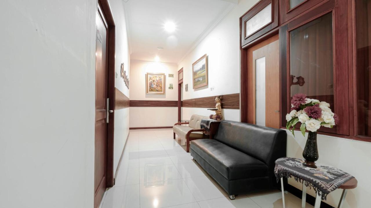 Cabin Hotel Sutomo Yogyakarta Exterior photo