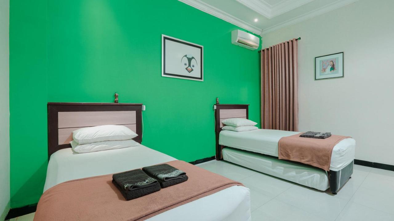 Cabin Hotel Sutomo Yogyakarta Exterior photo