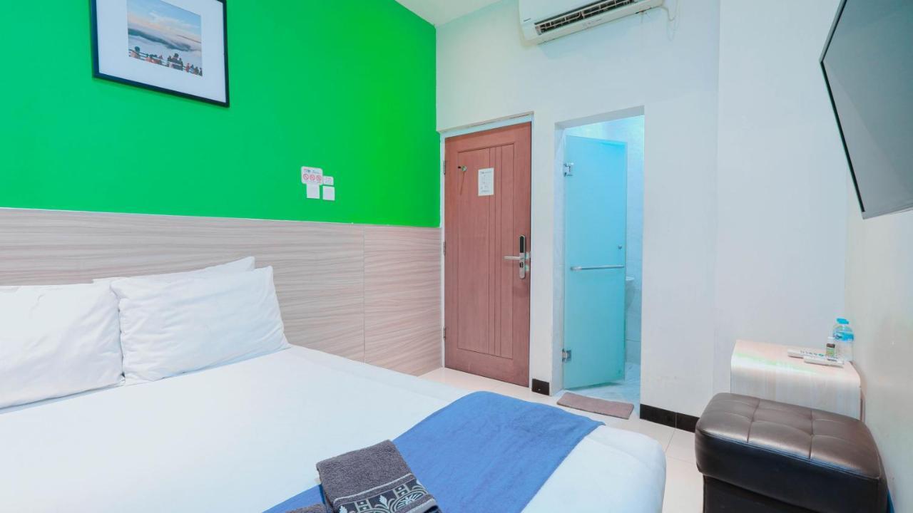Cabin Hotel Sutomo Yogyakarta Exterior photo