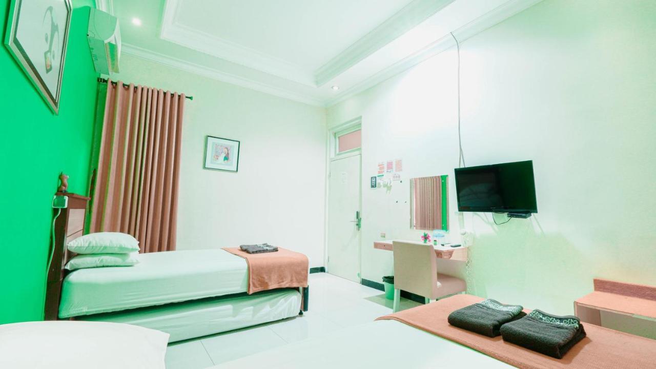 Cabin Hotel Sutomo Yogyakarta Exterior photo