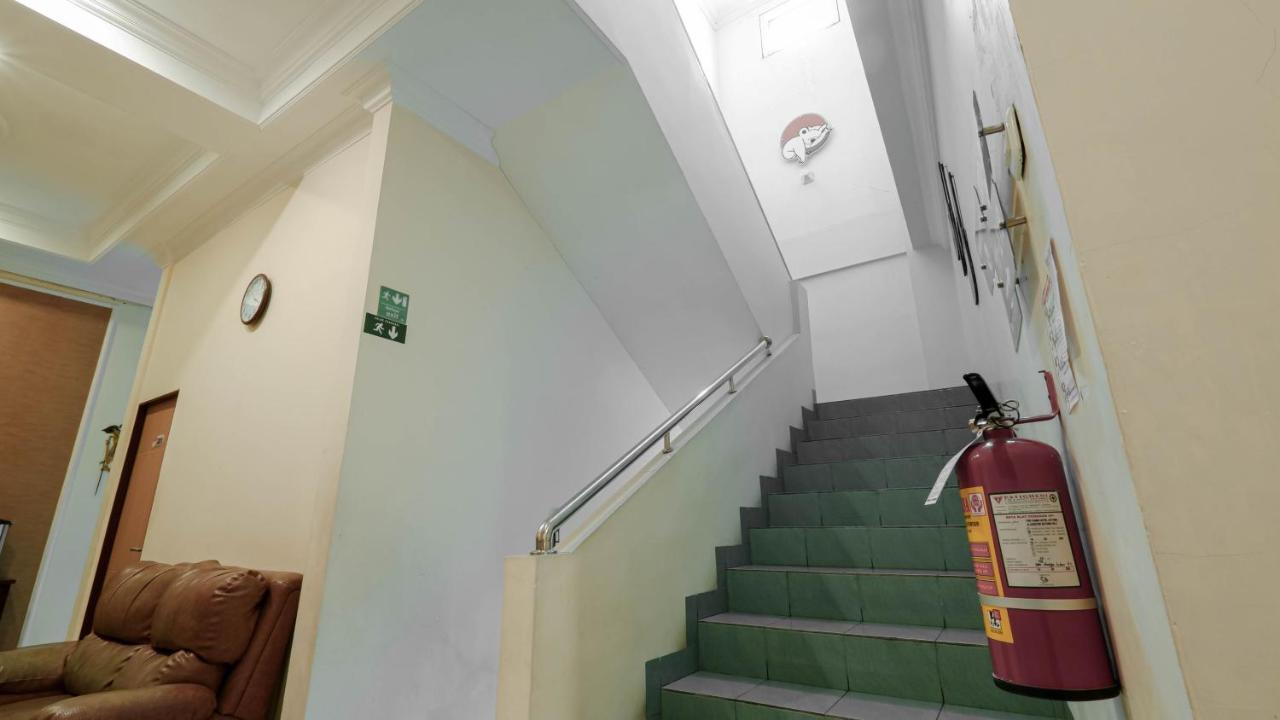 Cabin Hotel Sutomo Yogyakarta Exterior photo