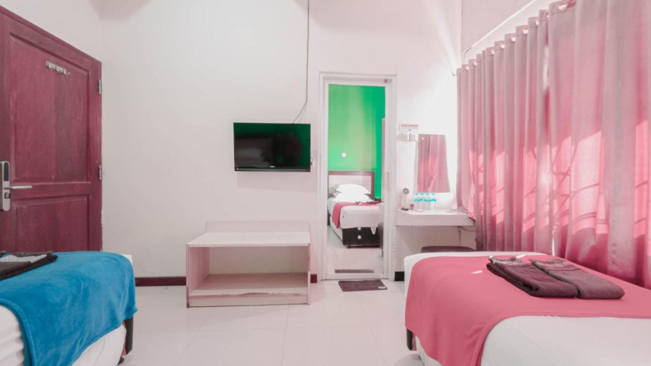 Cabin Hotel Sutomo Yogyakarta Exterior photo