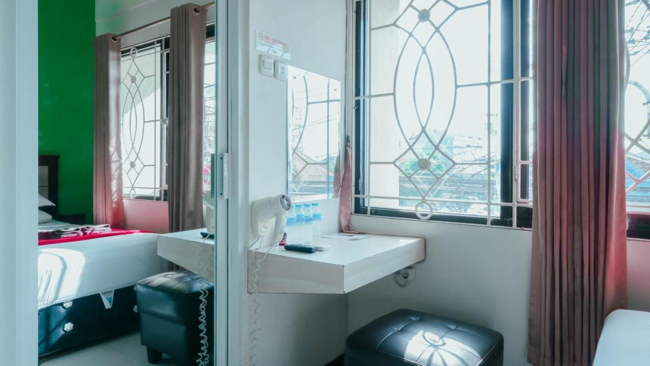 Cabin Hotel Sutomo Yogyakarta Exterior photo