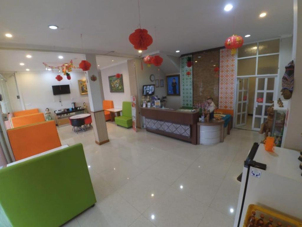 Cabin Hotel Sutomo Yogyakarta Exterior photo