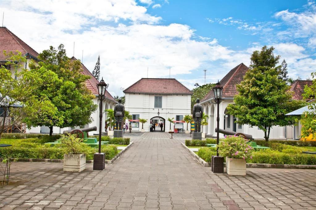 Cabin Hotel Sutomo Yogyakarta Exterior photo