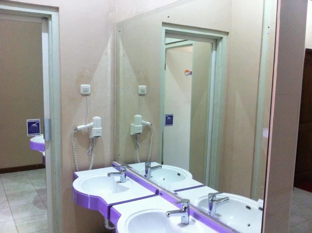 Cabin Hotel Sutomo Yogyakarta Exterior photo