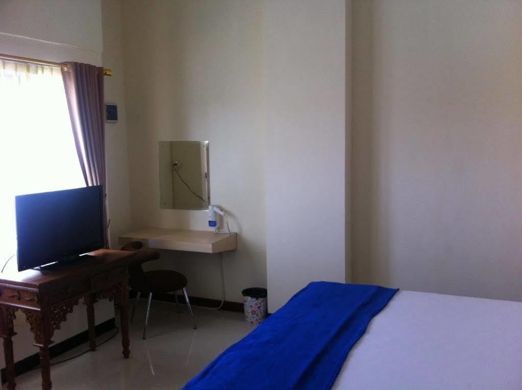 Cabin Hotel Sutomo Yogyakarta Exterior photo