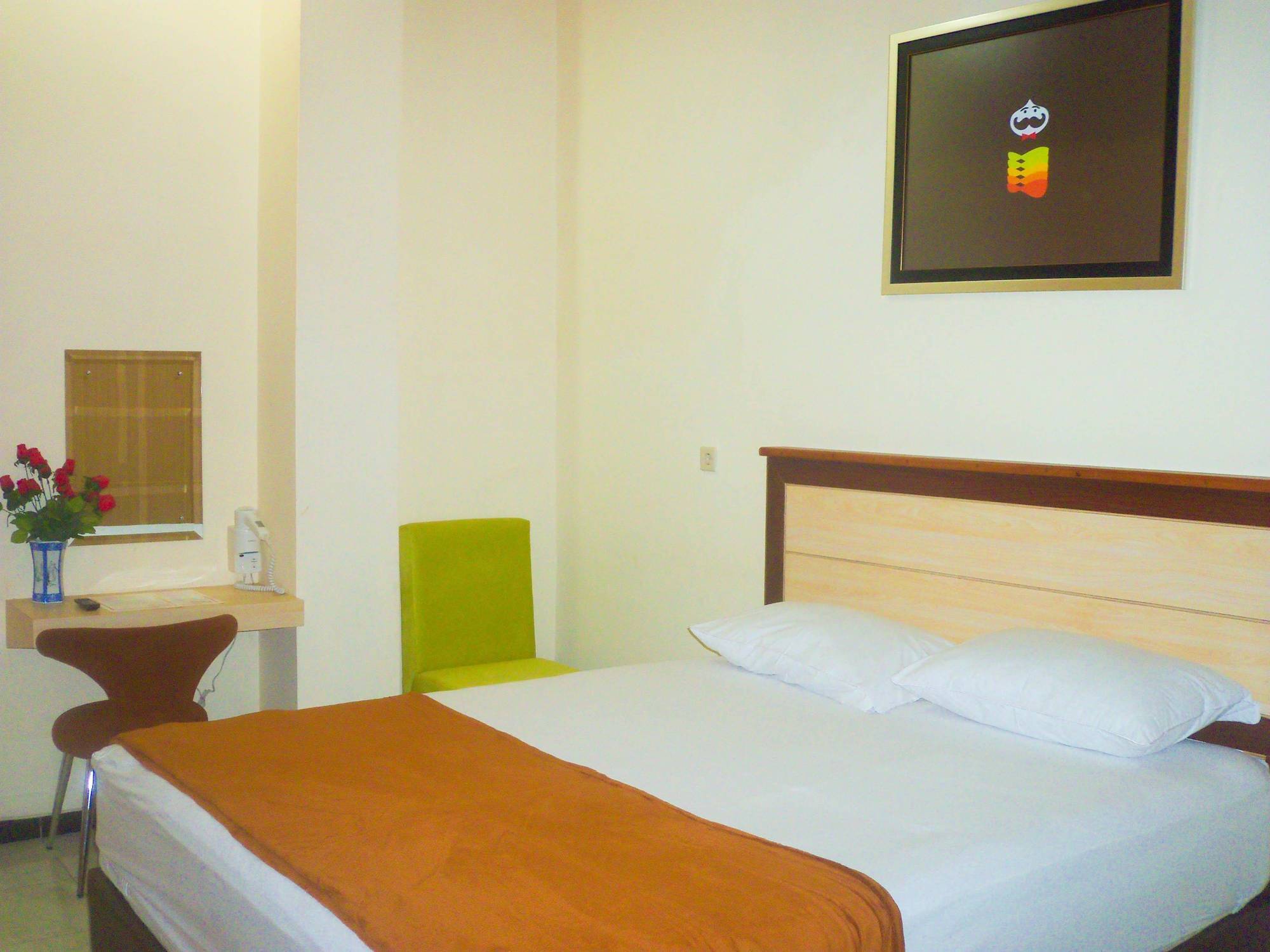 Cabin Hotel Sutomo Yogyakarta Exterior photo