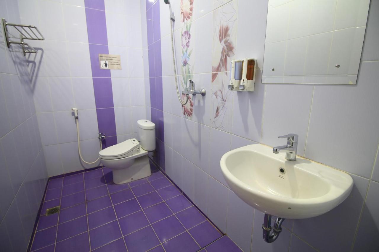 Cabin Hotel Sutomo Yogyakarta Exterior photo